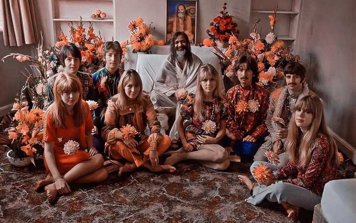 The Beatles, their wives and Maharishi Mahesh Yogi - The beatles, India, The photo