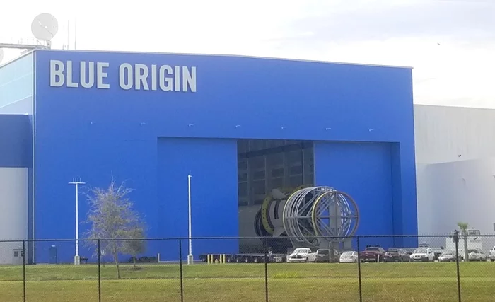 New Glenn, Blue Origin's first orbital rocket, first seen in the company's hangar - Blue origin, New Glenn, Jeff Bezos, Cosmonautics, Space, Booster Rocket, news, Technologies, USA, Spacex, Starship, Longpost