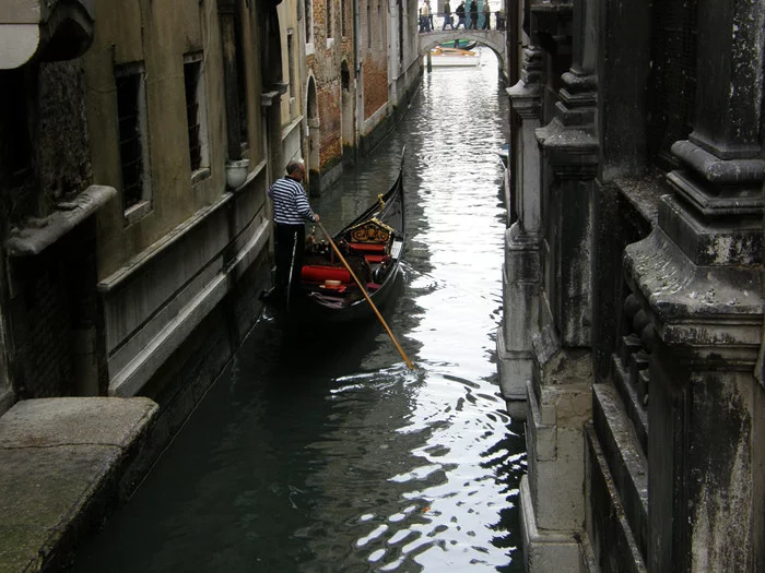 Want - A boat, Gondola, Gondoliers, Song