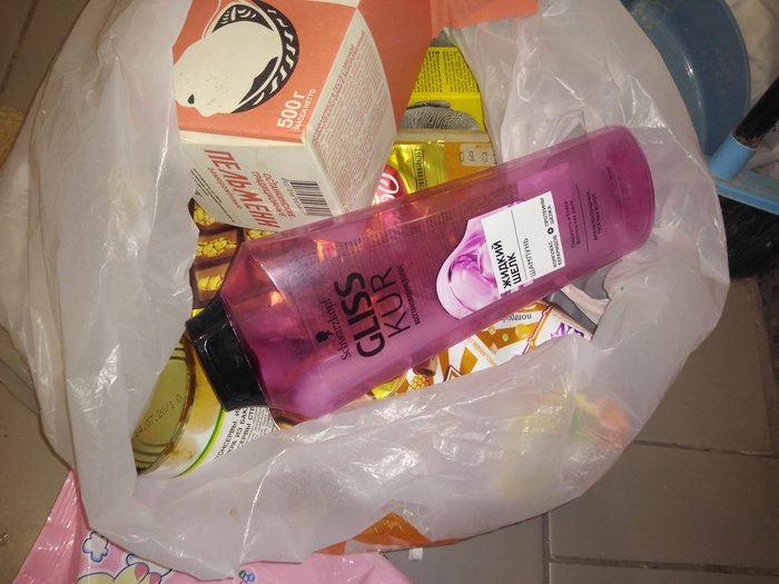 Жена считает, что шампунь уже кончился