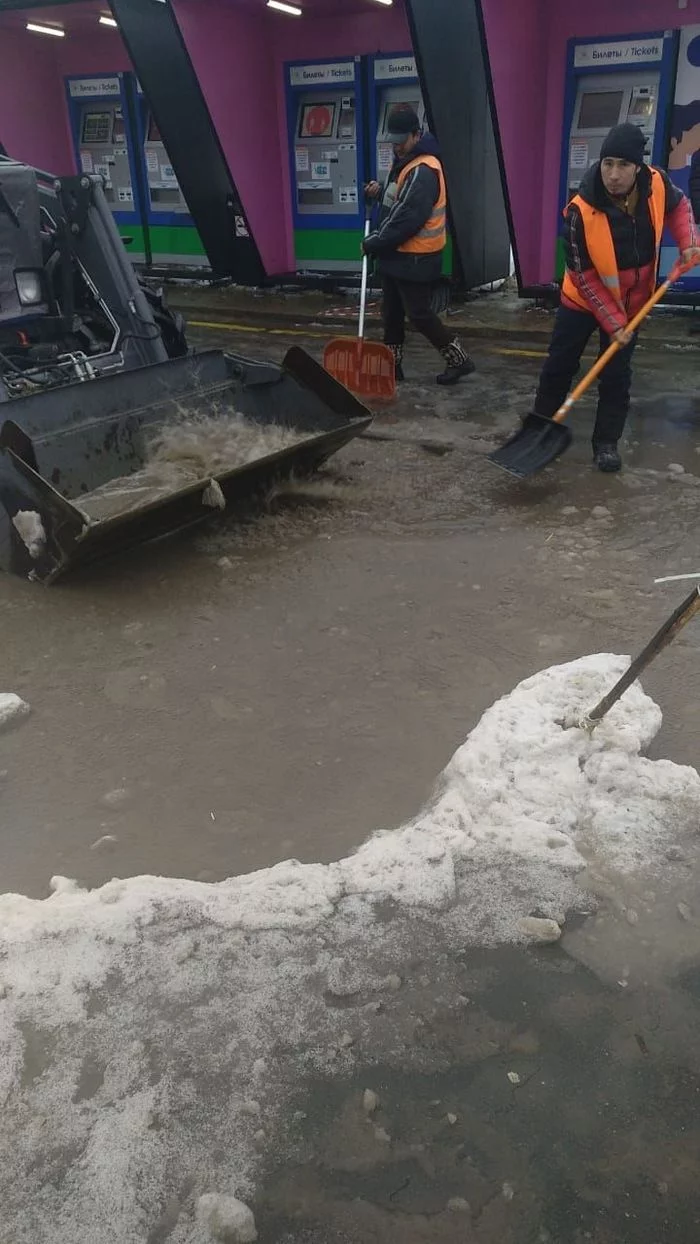 Technoporn from utility workers - Street cleaning, Technologies, Moscow