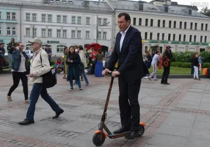 The Moscow City Duma proposed to oblige the owners of electric scooters to move along the tram tracks - Kick scooter, Electric scooter, Traffic rules, Moscow City Duma, IA Panorama, Humor, Fake news