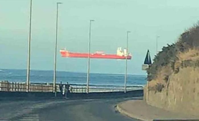 The Scotsman captured a photo of a ship “hovering in the air” - Scotland, Optical illusions, Sea, Sky, Ship, The photo