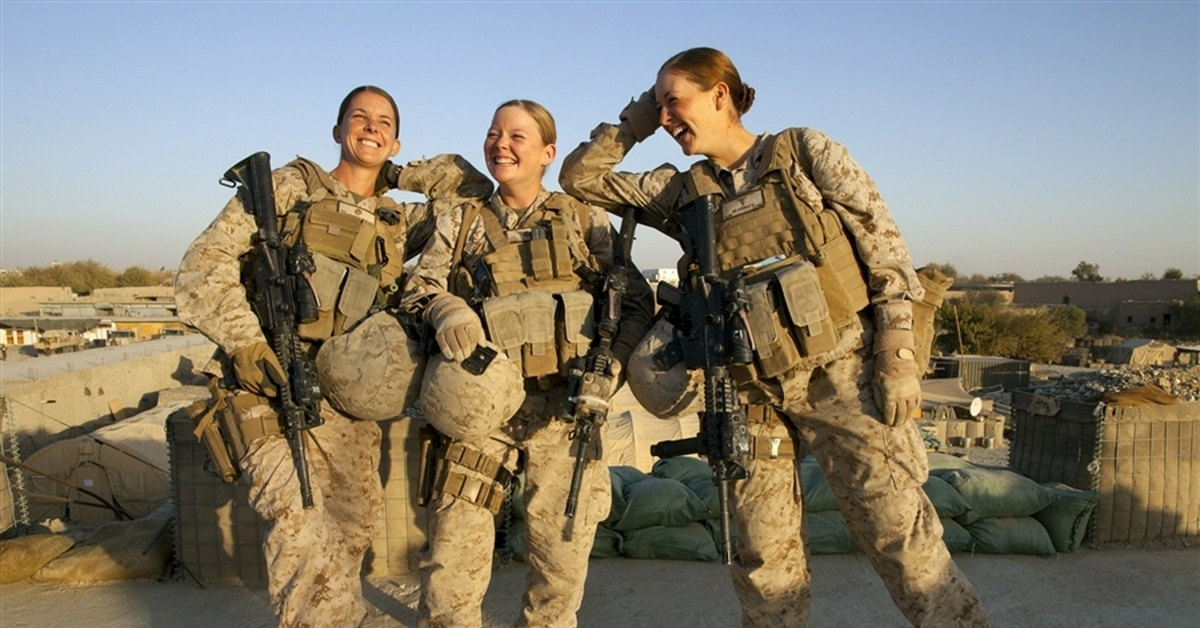 Лучшие американские военные. Американские военные. Женщины военные США. Американские военные девушки в Ираке. Спецназ США.