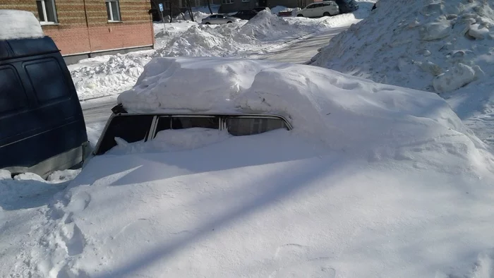 Siberian snowdrops with opened gas tanks... - My, Mobile photography, Auto, Snow removal, Marauders