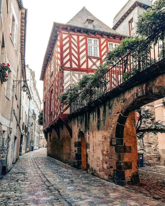 A street in the Breton city of Rennes. Rennes, Bretagne, France - France, Brittany, Rennes, Half-timbered, The photo, Paving stones