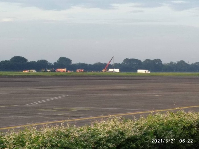 Быстро разобрали Авиация, Аварийная посадка, Boeing 737, Индонезия, Джакарта, Утилизация, Видео, Длиннопост