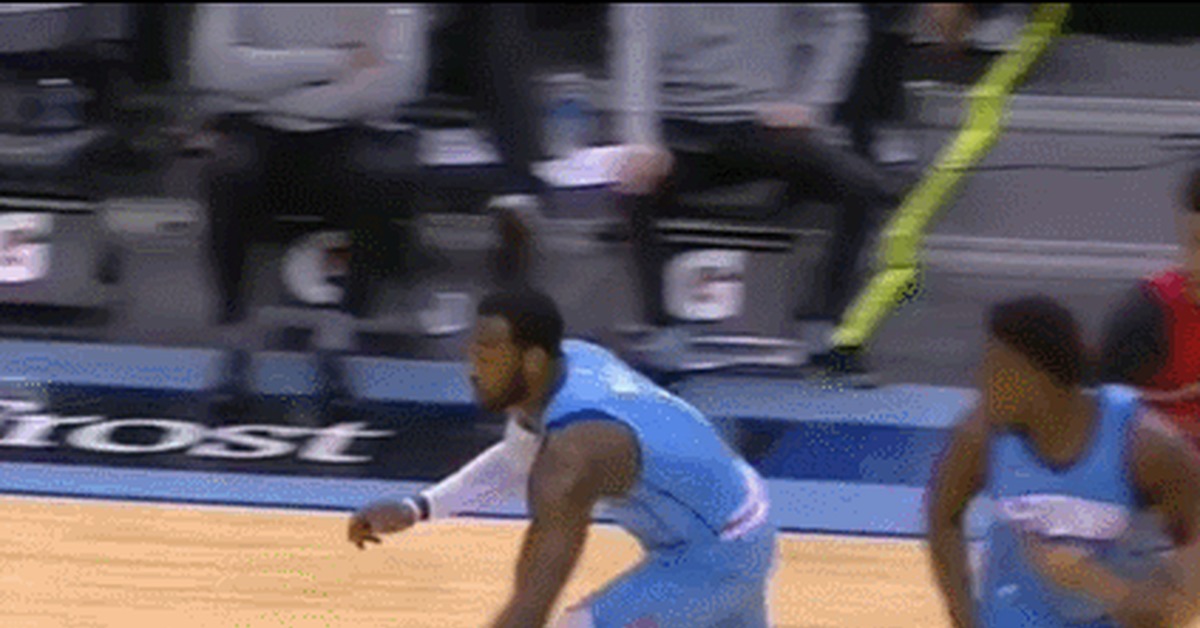 John Wall is back to his old ways and performing his signature 360° lay-up - Sport, Basketball, NBA, Lay-Up, Feint, GIF