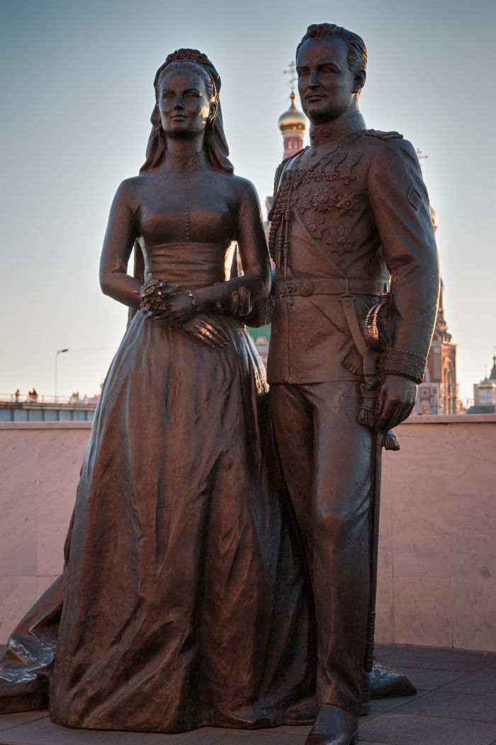 Памятник-скульптура супружеской четы Грейс Келли и принца Монако Ренье III