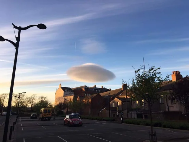 The cloud looks like a UFO - Clouds, UFO