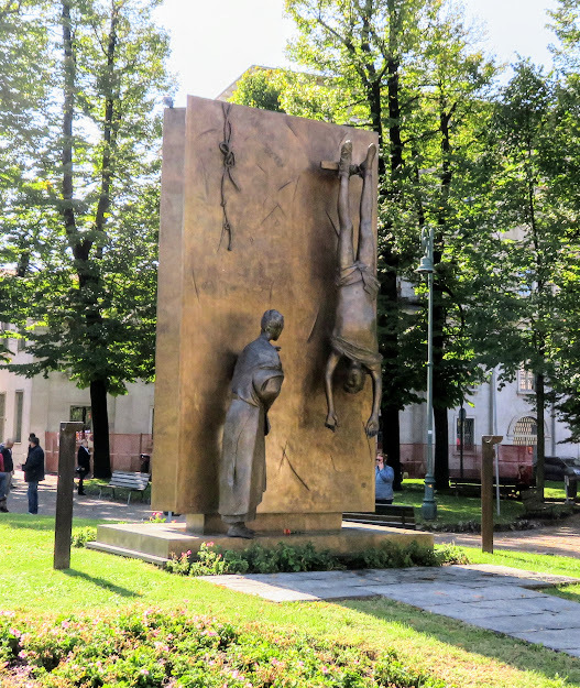 I'm an artist, I see it that way! - My, Italy, Bergamo, Monument, The Second World War