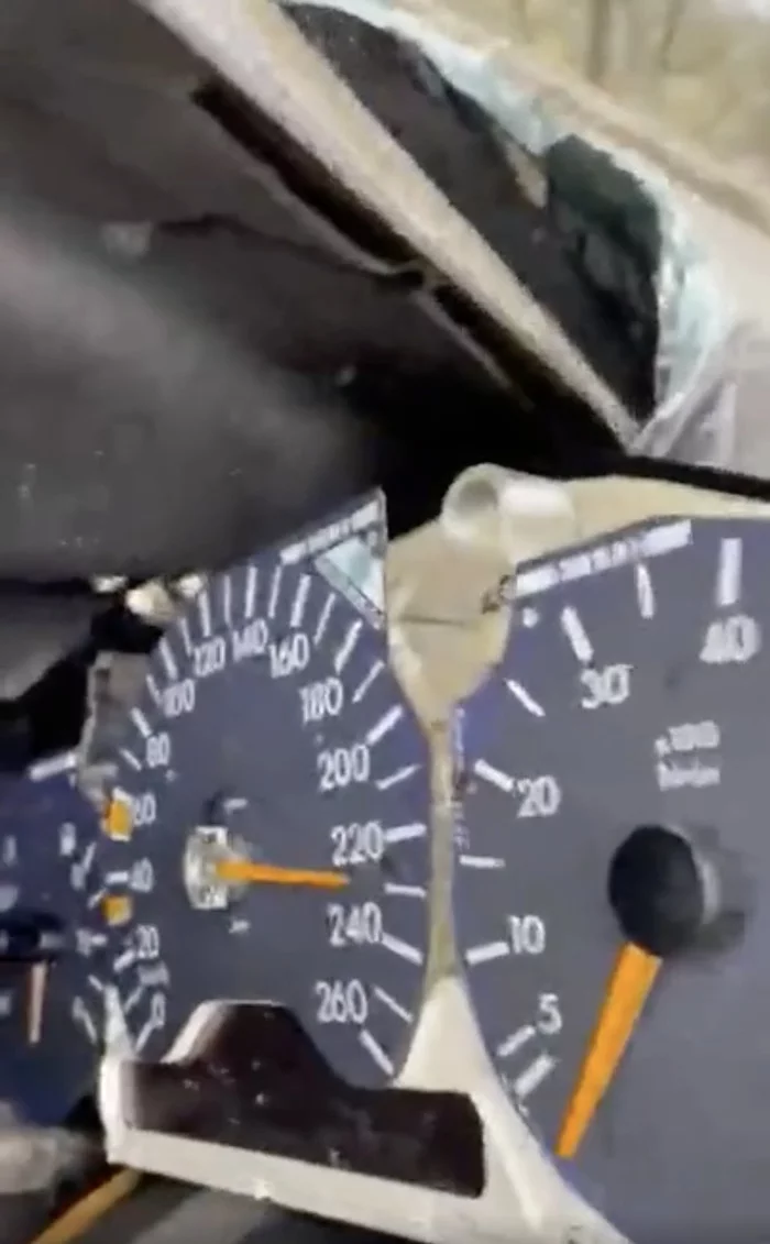 Why does the speedometer needle show speed after an accident? - Road accident, Crash, Longpost, Speedometer, Measuring instruments