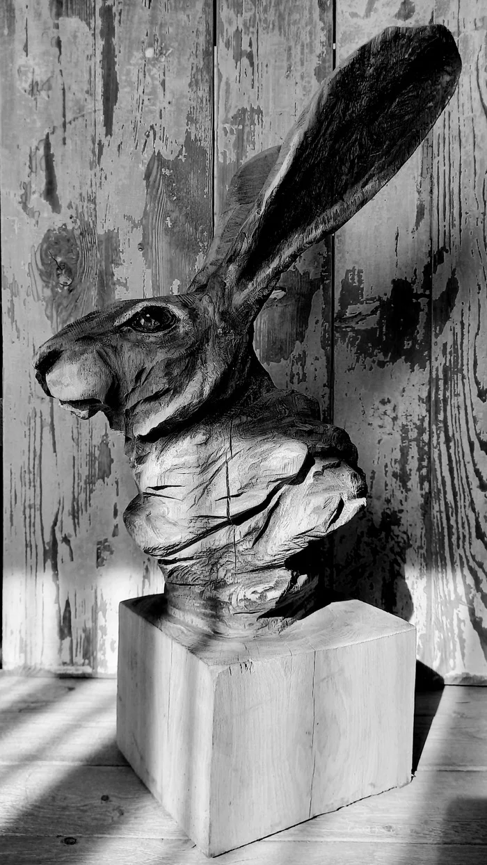 Ay, little little bunny, oh, little little bunny Ay, little little bunny, little white tail, And he jumped up to the capital, grabbed a piece of sugar - My, Art, Wood carving, Wooden house, Handmade, Hare, Wood sculpture, Longpost, Needlework without process