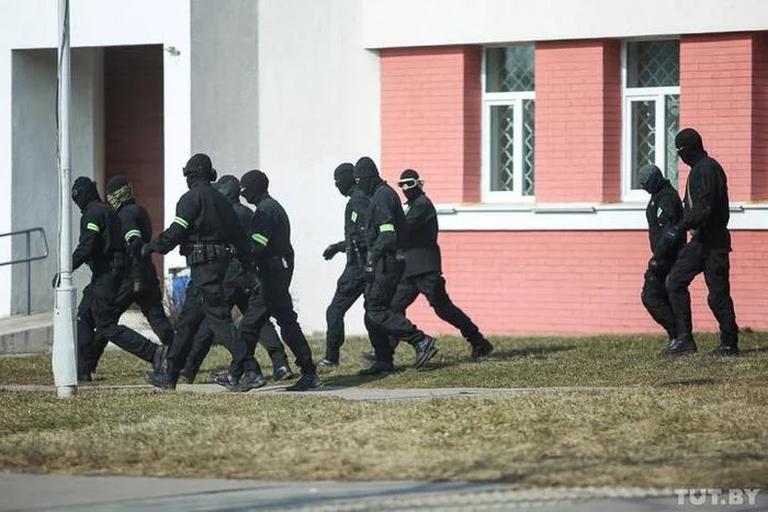 The group was surrounded by the police. In Novogrudok, people came on an excursion - but ended up in the police department - Republic of Belarus, Excursion, Politics, Rovd, Detention, Negative