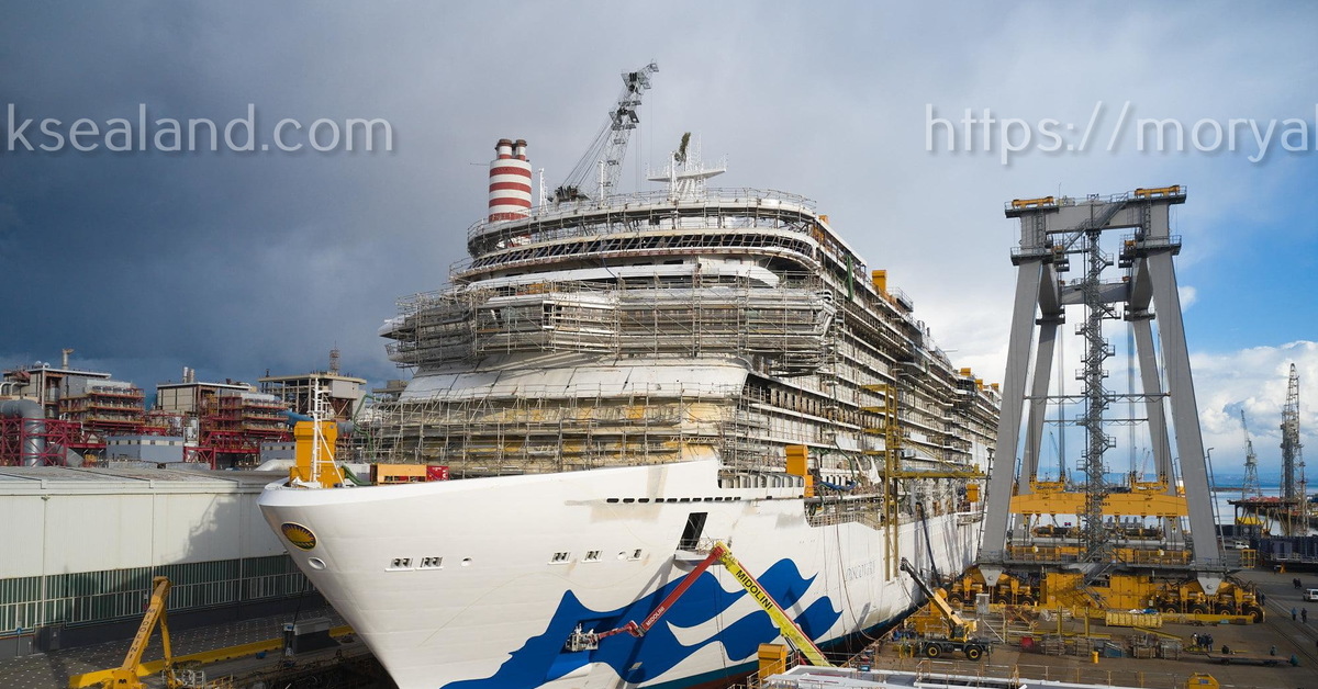 Лайнеры новости. Верфь Fincantieri. Круизный лайнер Royal Princess. Discovery Princess лайнер. Enchanted Princess круизный лайнер.