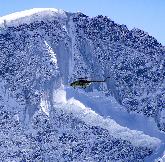 Над ледником Семерка