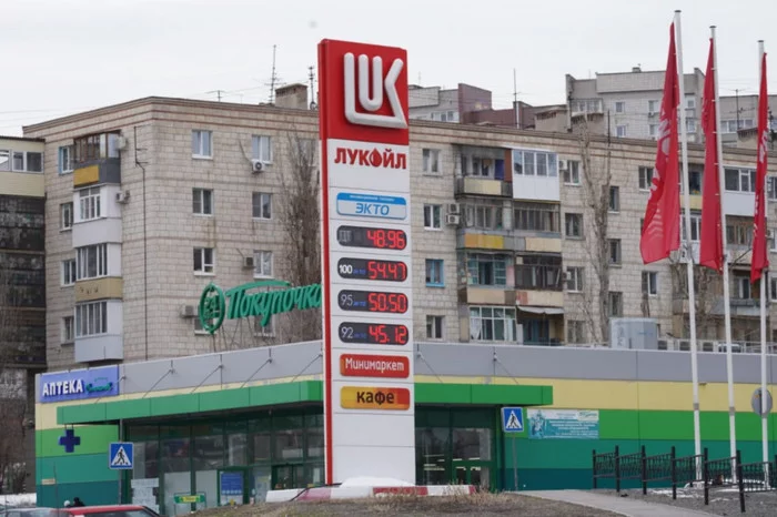 In Volgograd, motorists want to boycott the purchase of gasoline at gas stations - Petrol, Prices, Motorists, Volgograd, Lukoil, Boycott, Negative