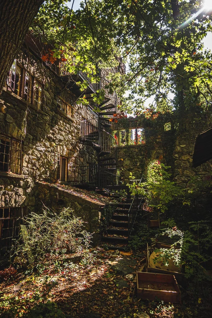 Staircase in an abandoned castle - The photo, Abandoned, Lock, Stairs