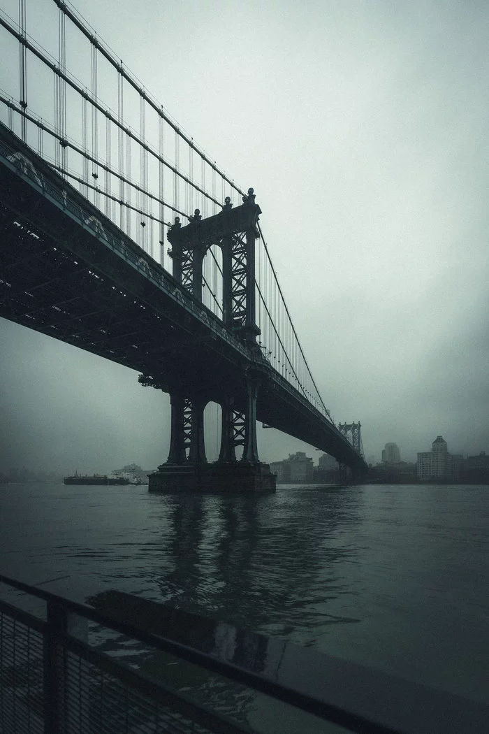 Noir - The photo, New York, The Brooklyn Bridge