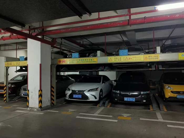 How the Chinese doubled the number of parking spaces in a residential complex - My, Parking, Solution, China, Shenzhen, Video