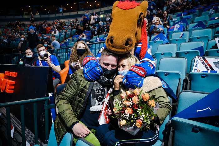 Предложение руки и сердца на хоккейном матче Матч, Хоккей, Любовь, Предложение руки и сердца, Свадьба, Длиннопост