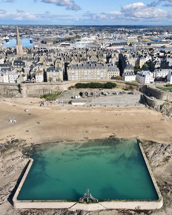Saint - Little. Brittany, France / Saint-Malo, Bretagne, France - France, Brittany, English Channel, Swimming pool, Beach, The photo