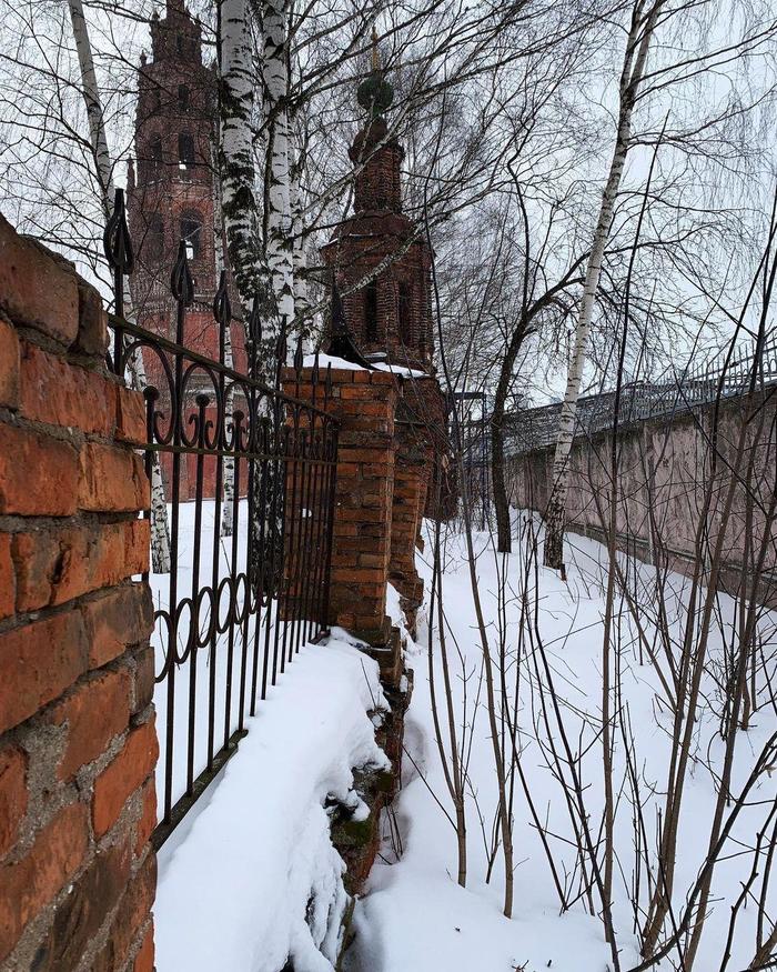Практически заброшенный храм с 1000 рублей Заброшенное, Храм, Купюра 1000, Ярославль, Урбанфото, Урбанфакт, Длиннопост Практически заброшенный храм с 1000 рублей Заброшенное, Храм, Купюра 1000, Ярославль, Урбанфото, Урбанфакт, Длиннопост