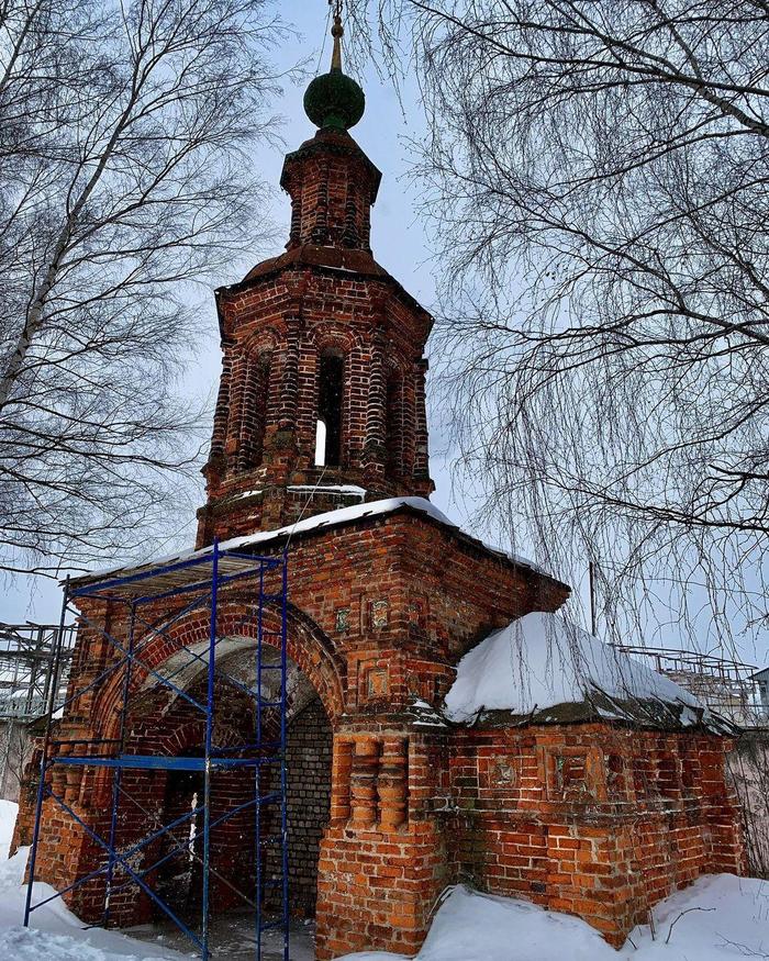Практически заброшенный храм с 1000 рублей Заброшенное, Храм, Купюра 1000, Ярославль, Урбанфото, Урбанфакт, Длиннопост Практически заброшенный храм с 1000 рублей Заброшенное, Храм, Купюра 1000, Ярославль, Урбанфото, Урбанфакт, Длиннопост
