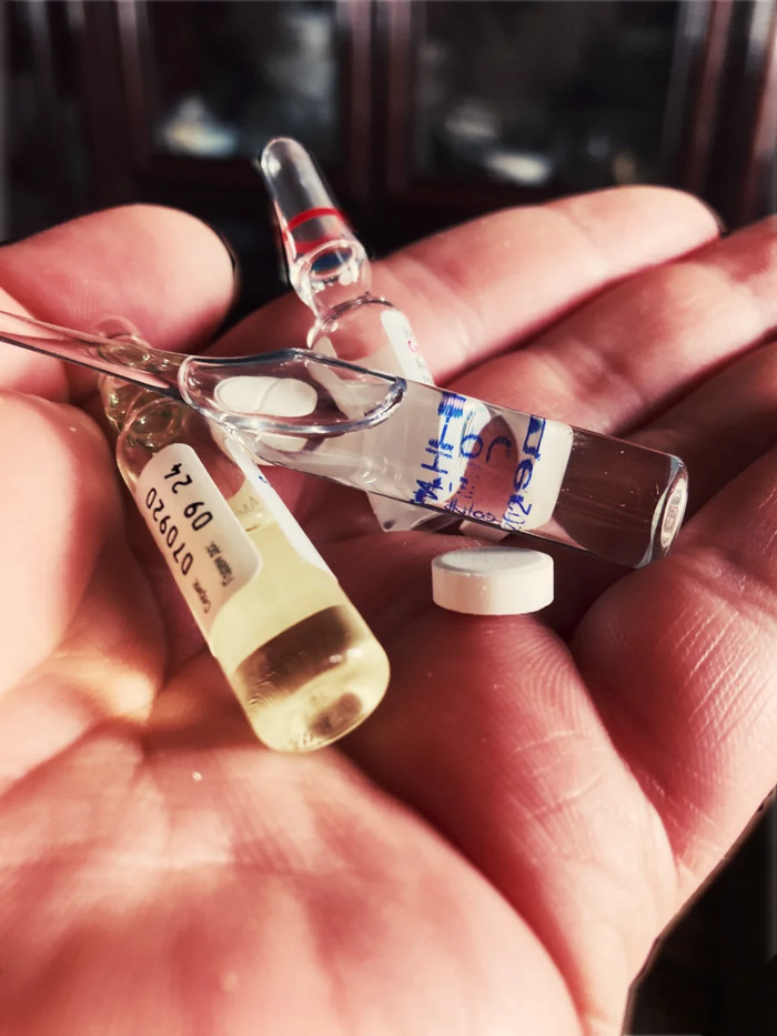 Оставьте нам свои лекарства и ампулы