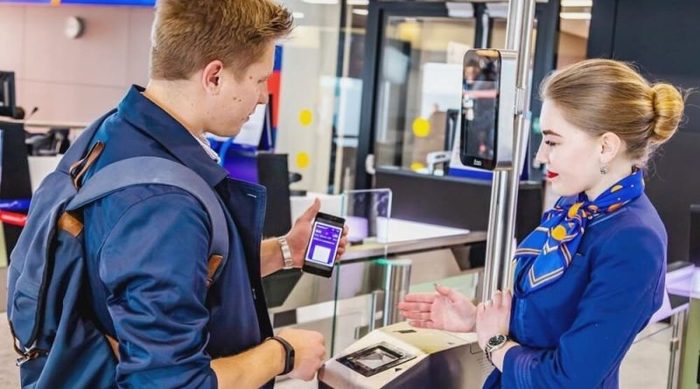 1618235690288550228 зачем включать телефон в аэропорту