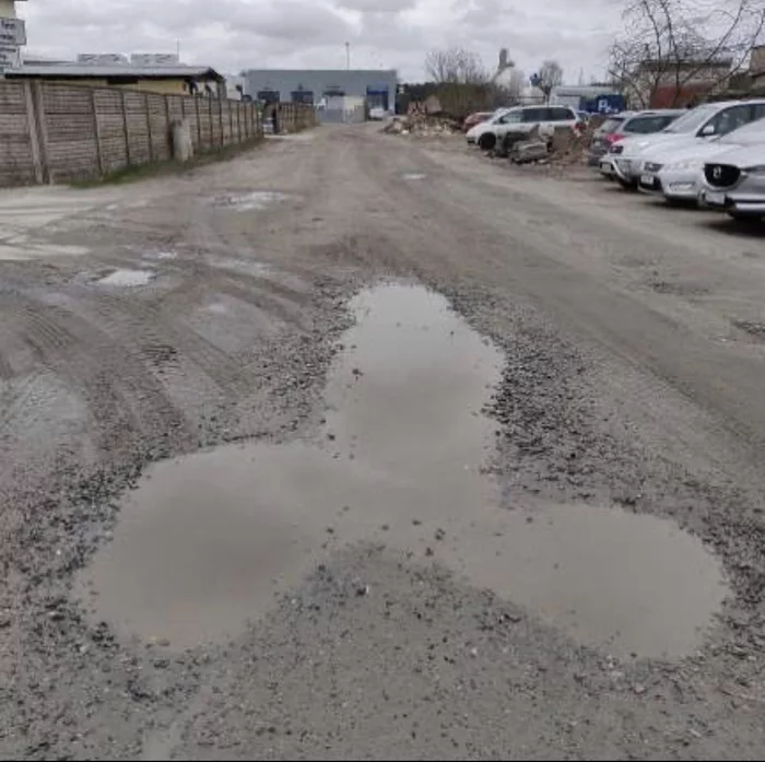 What roads, what potholes? - Pit, Road