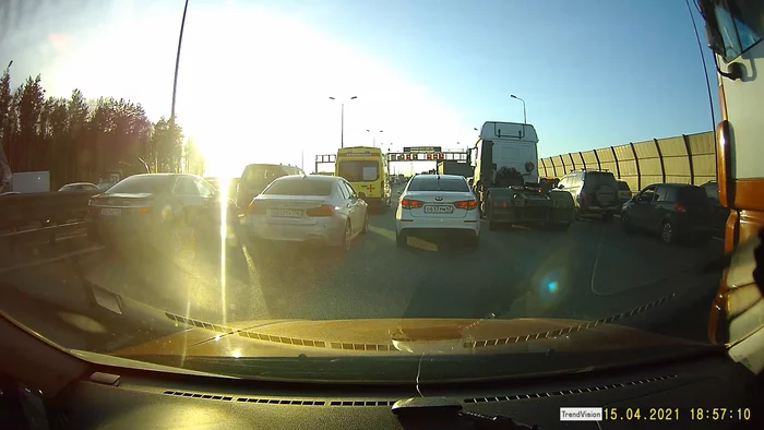 Two drivers on the same road - My, Impudence, Autoham, Video, Ambulance, Cad, Traffic jams, Negative