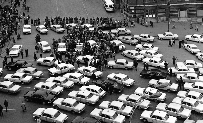 Protest of taxi drivers on Tverskaya Street in Moscow, October 28, 1991 - My, Taxi, Moscow, Story, Mourning, the USSR, Everyday life, Restructuring, Longpost