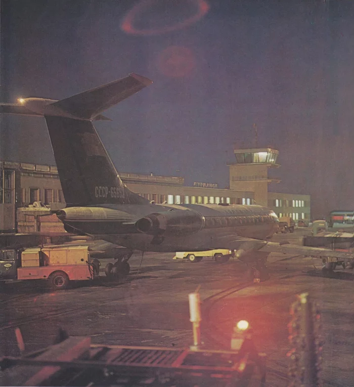 Tu-134 in Murmansk - Murmansk, The airport, the USSR, Old photo, Tu-134, civil Aviation, Aviation, Aeroflot