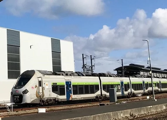 French Railways has begun operational testing of a hybrid train - Railway, Railway transport, A train, Railway, Electric locomotive driver, Driver