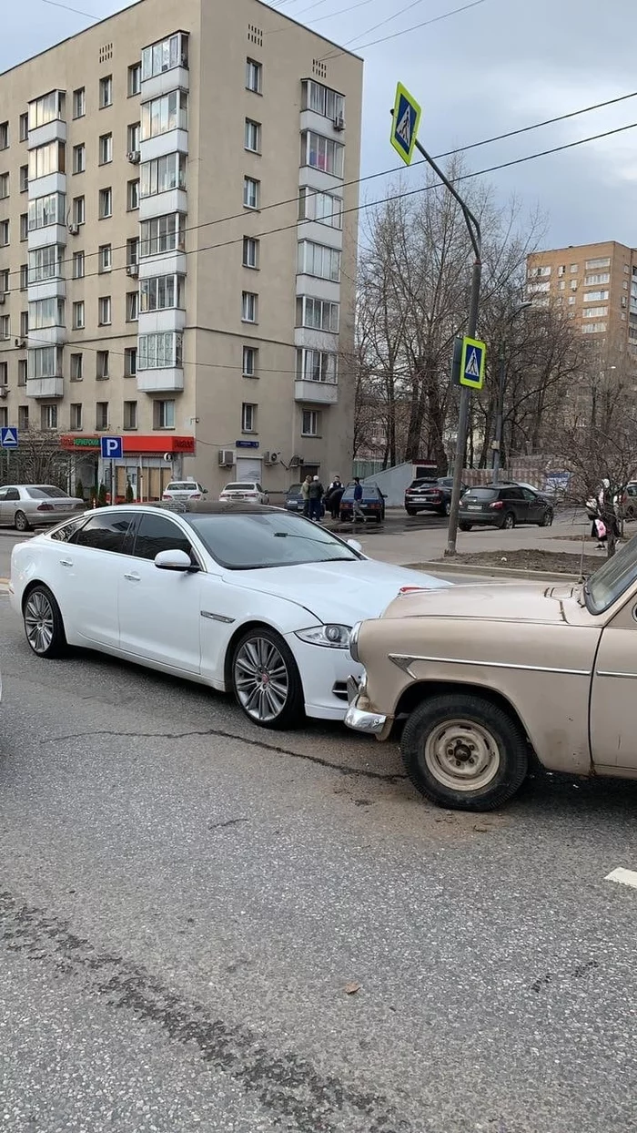 Retro accident - Moskvich, Moskvich 407, Retro, Mzma, Retro car, Road accident, Longpost, Jaguar