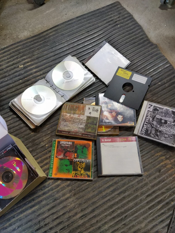 Was clearing out the trash in the garage and stumbled upon shoeboxes. - My, Discs, Remembering old games, Childhood of the 90s, Longpost, Nostalgia