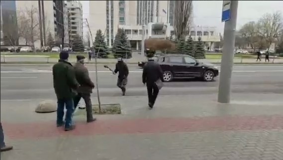 В центре Кишинева группа националистов-комбатантов напала на пророссийского активиста - Кишинев, Молдова, Политика, Антироссийская политика