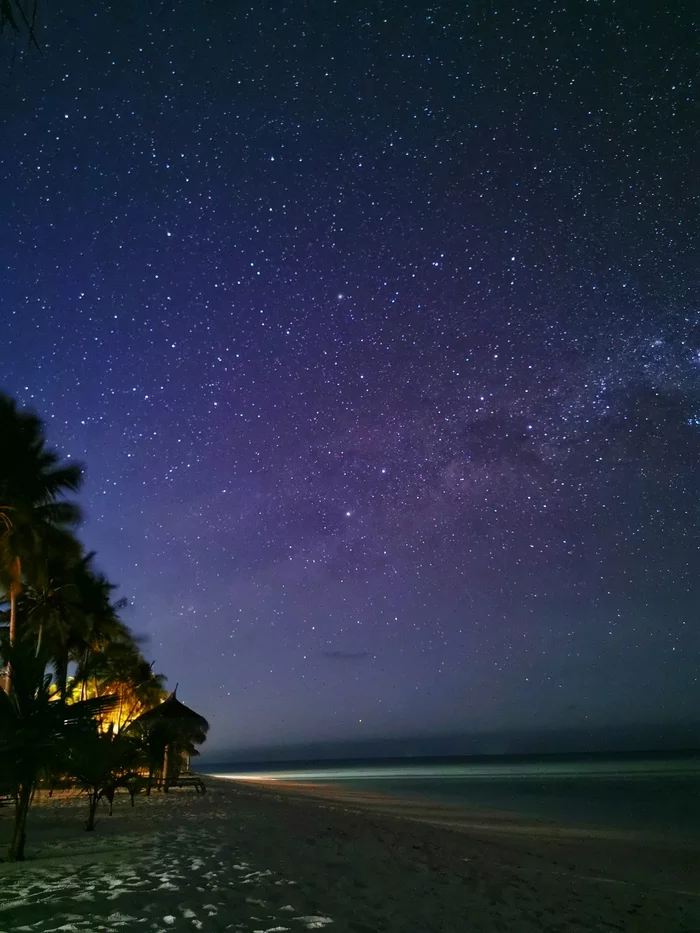 Starry night on the beach - My, Mobile photography, Astrophoto, Stars, Ocean, Starry sky, Longpost