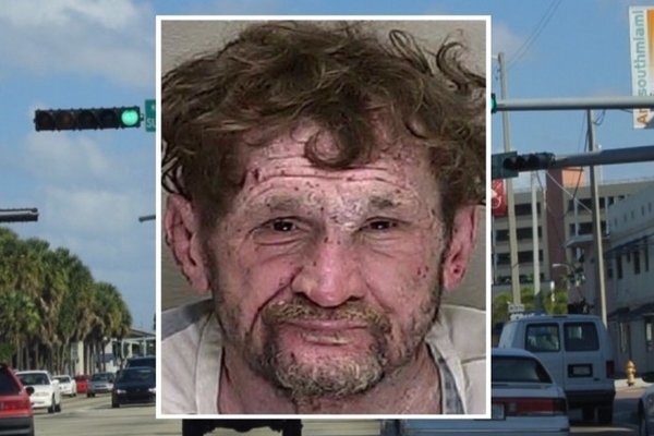 Florida. A man was arrested for hanging from a traffic light and shitting on passing cars. - USA, Defecation