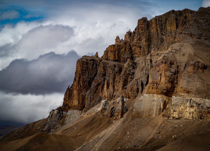 Скалы, облака