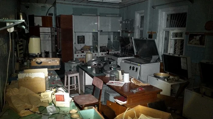 Abandoned biological and chemical laboratory (Sanya Volny) - My, Laboratory, Abandoned, Chemical laboratory, Secret laboratory, Abandoned house, Scary Places, Fear, , Video, Longpost