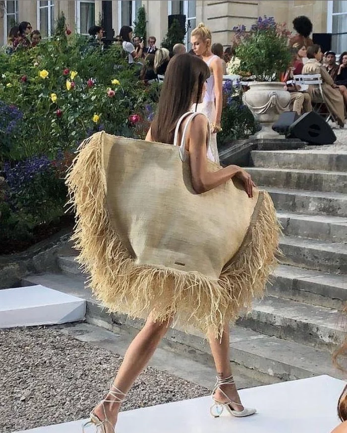 I would call this ensemble Ostrich - Girls, Fashion, Fringe, Сумка, Ostrich