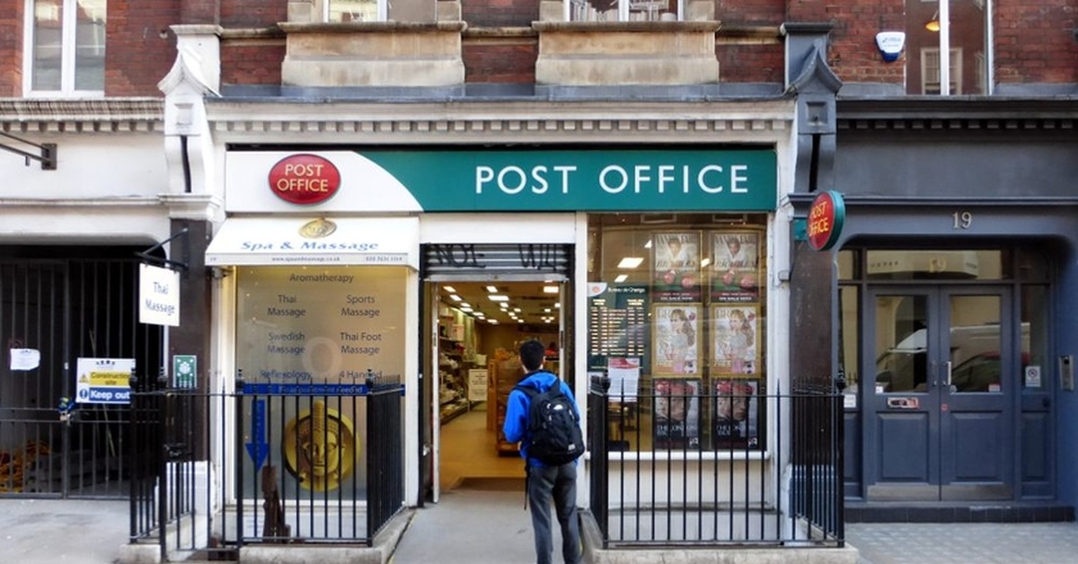 Post office tracking. Почтовое отделение в Англии. Post Office. Отделение почты в Великобритании. Почтовый офис.