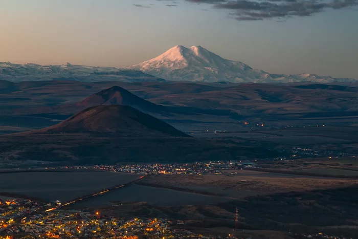 Elbrus with the first rays of sun - My, Elbrus, The photo, Yutsa, Juca, Travels, Mashuk, Pyatigorsk, Morning, Tywed