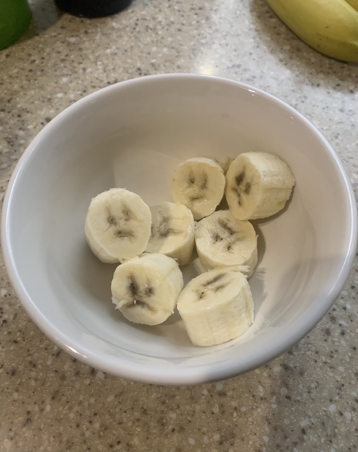 Кажется у моего банана этим дождливым утром тоже настроение не очень