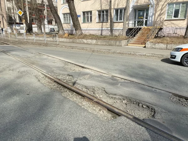 Salt “ate” the road: Chelyabinsk builders voiced the reason for the rapid destruction of asphalt - news, Housing and communal services, Road, Officials, Repair, Absurd, Chelyabinsk