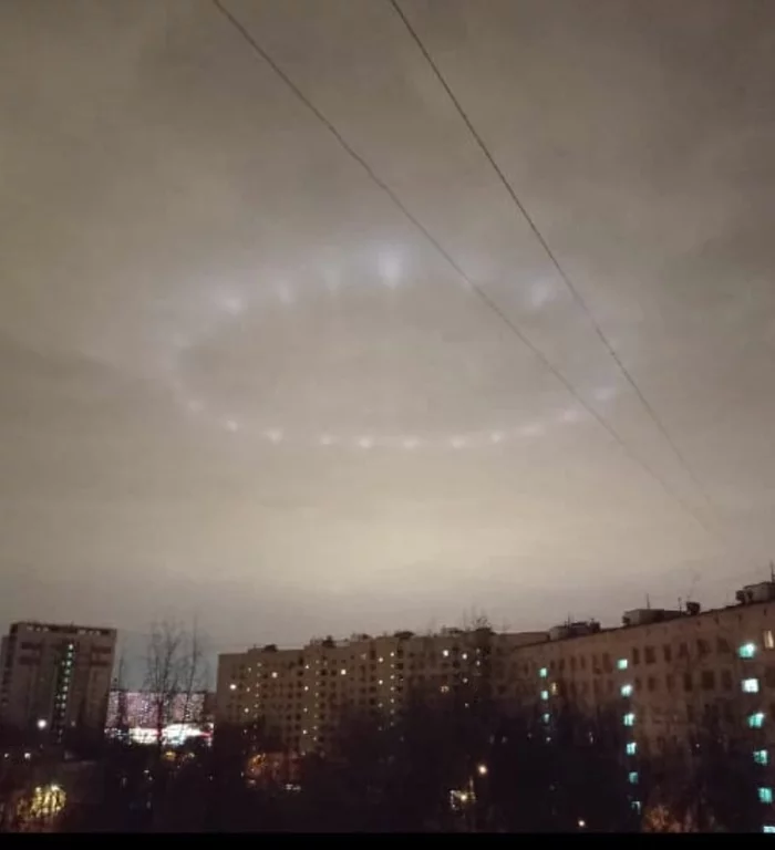 In the sky above the Botanical Garden - Night light, UFO, Moscow, Glow