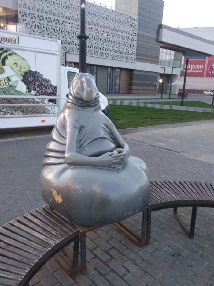 Well, let's wait for the train... - My, Zhdun, Sculpture, Railway station