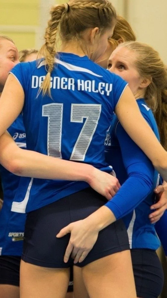 Friendly support - Girls, Athletes, Volleyball, Women's volleyball, Booty, The photo